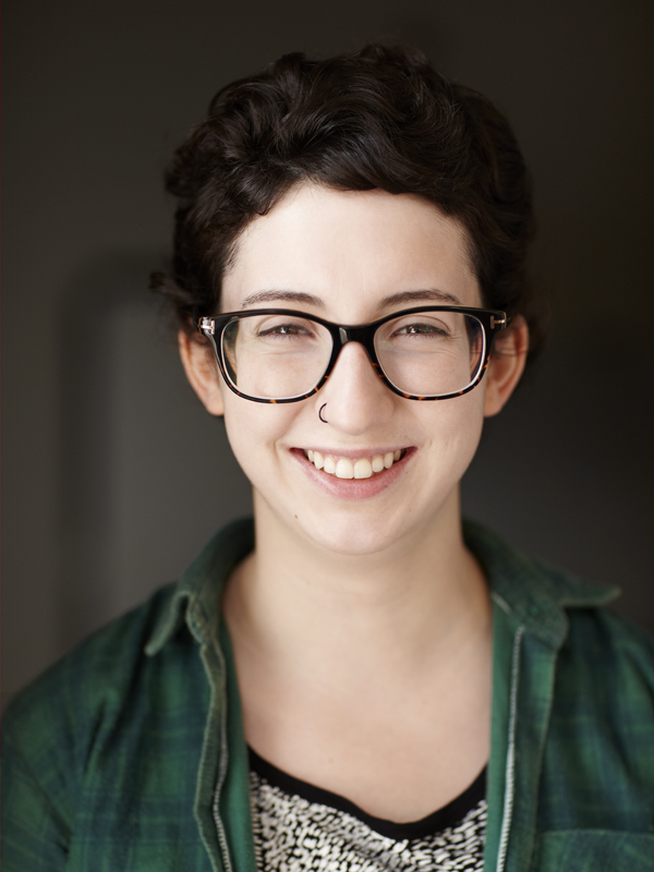 Julia, Étudiante